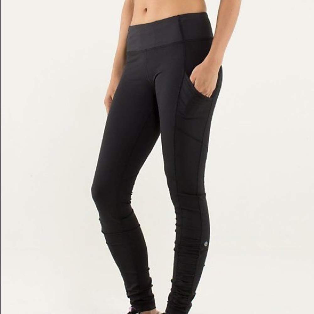Lululemon black leggings with pockets